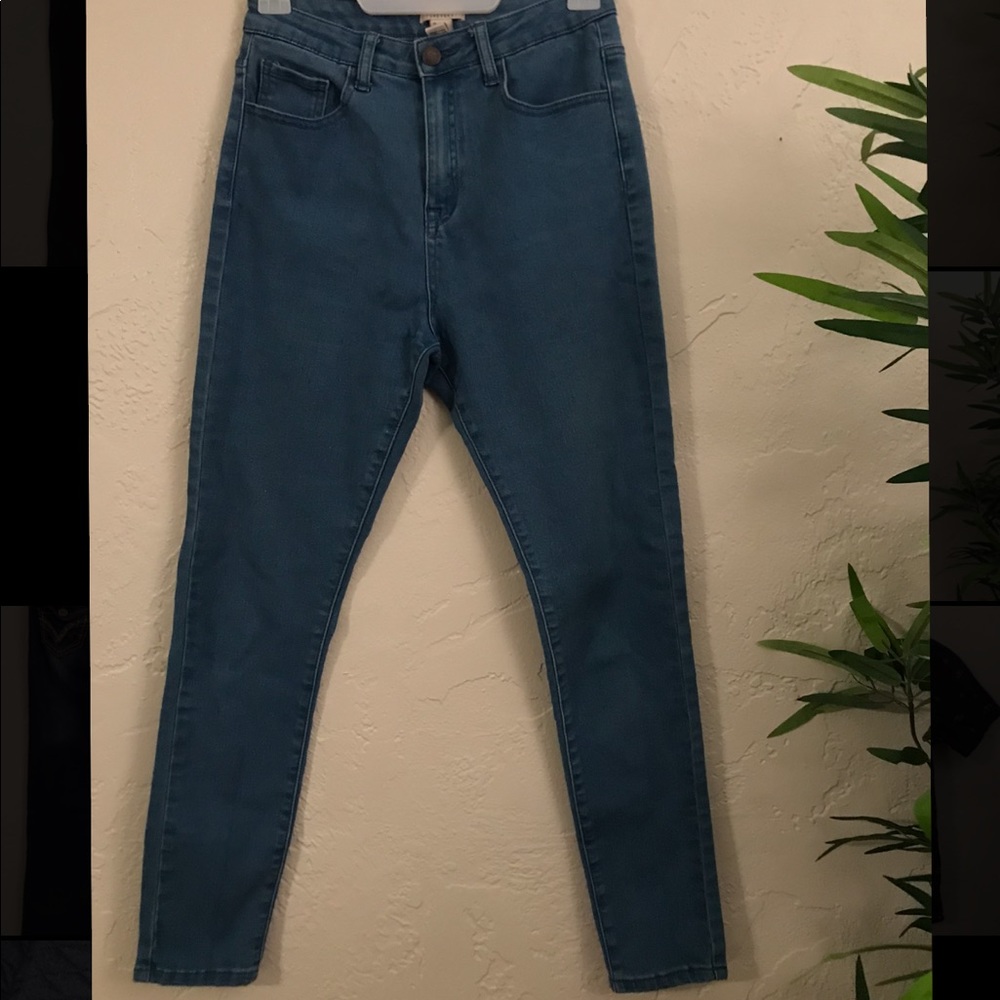 High waisted jeans